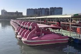春和景明，荡起“双桨”！北京5家市属公园游船开航图片