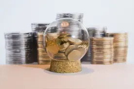 伯克希尔大幅减持苹果股份，现金储备飙升至近2770亿美元图片