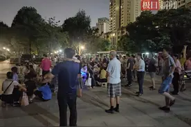 武汉洪山：公园露天电影点亮邻里夜生活图片