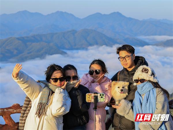 湖南洪江区：云端之上，定格云海日出的诗意画卷