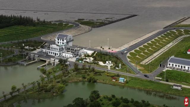 崇明这处江堤变身“海岸画廊”！