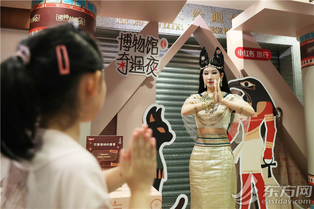 上博168小时嘉年华期间人民广场适度开放夜间停车，出行提示请收好！