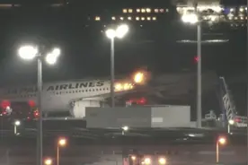 日航飞机在东京羽田机场跑道起火后持续滑行！救援画面曝光图片