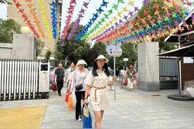 未央区长庆湖滨花园幼儿园开展家长开放日暨“小葵花”义卖活动图片