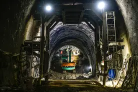 新春走基层|贵州瓮马铁路南延伸线隧道全部贯通图片