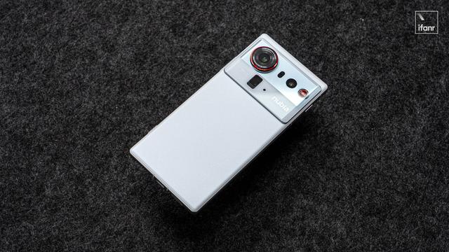 努比亚 Z80 Ultra 体验：更新超大底三摄，可能是影像性能最强的游戏手机