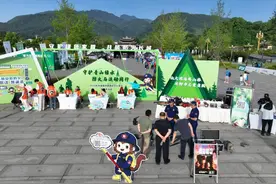 当越野赛遇见防火季，看森林消防员如何在峨眉山跑出 “防火宣传加速度”图片