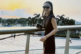 享受生活，苏翊鸣和朱易在三亚游玩，社媒互晒对方靓照图片