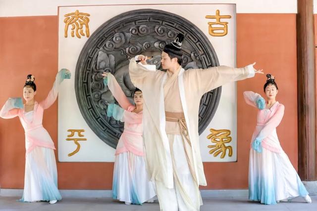 国庆游龙虎山终极指南：门票优惠+潮玩新品+食宿行全攻略，一篇就够！
