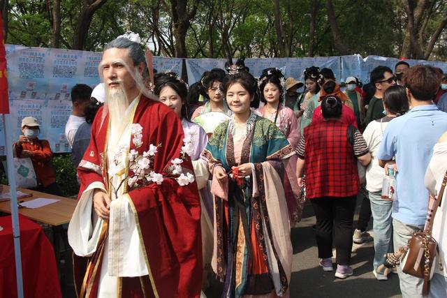 七夕登山遇良缘！千佛山相亲大会报名截止至8月20日，单身速来