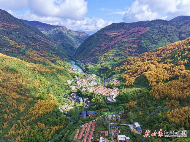 秋染官鹅沟 倾倒人间的调色盘