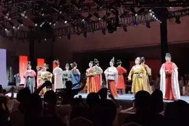连袖口花纹都一模一样！洛阳博物馆上演武则天时代“国际时装周”图片