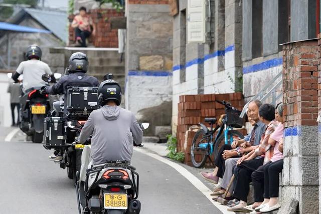 “红旗井”滋润卫辉小山村，秋日田园风光美