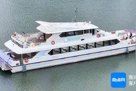 冬游海南 | 夜游椰城玩法“上新” 海旅02“夜宴海口湾”游船启航图片