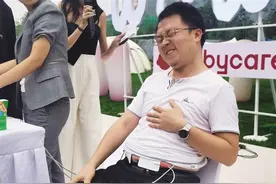 “不体验不知道，亲身感受后才体会到当母亲的不易” 50名准爸爸体验分娩痛图片