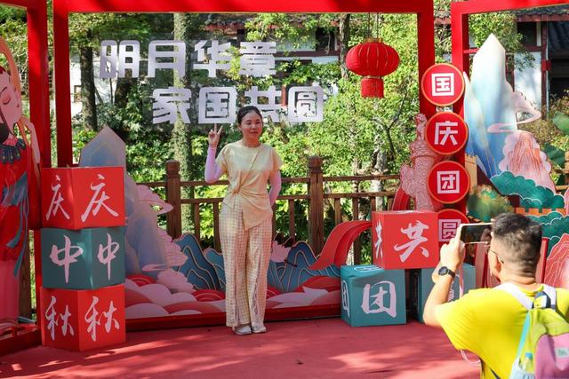 福建武夷山：中秋国庆长假一百零一 万人次游武夷