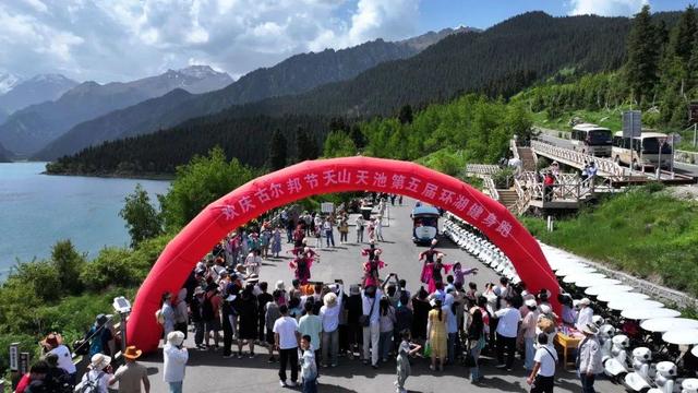 古尔邦节假期天山天池旅游市场火爆 累计接待游客12.15万人次