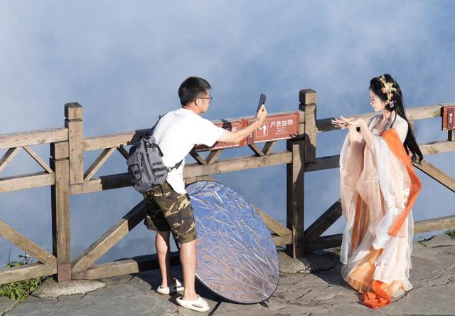 梵净山：“妆造旅拍”撬动文旅消费新市场