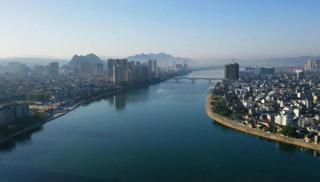 天蓝水也蓝,冬日暖阳下的融江美景不容辜负!