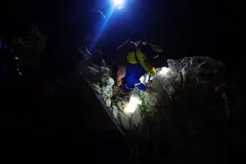 北京一家7口被困悬崖，最大67岁最小6岁……图片