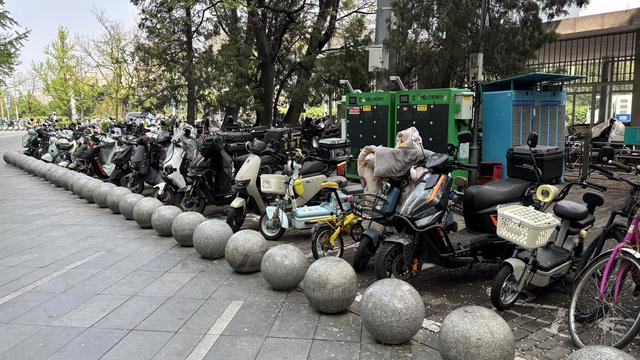 调查 | 浪漫骑行变“障碍跨越”，这些慢行空间有点尴尬