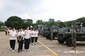 特战队实弹演训精彩！港澳青少年走进粤军营，燃国防军事热情图片