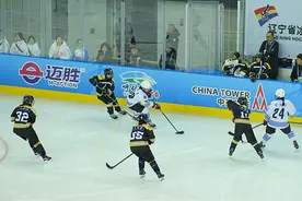 “十四冬”精彩组图之冰球图片