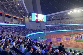 这是有多幸福！人在家中，就能听到进球欢呼图片