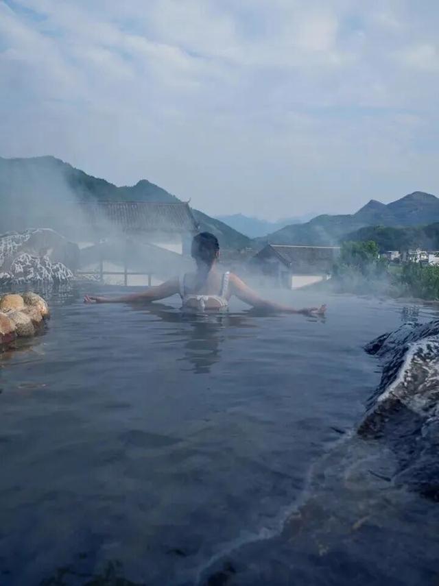 在桂林过大雪：暖汤、红柿、碧水…藏着南方冬日最惊艳的色彩