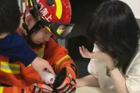 尴尬！女大学生“手作”时手指遭强力胶“粘住” 消防队员妙用“卸甲油”解围图片