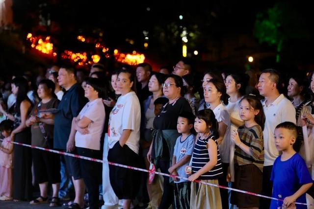 炎炎夏日，全家福安~ 昨晚这场狂欢派对你去了吗？
