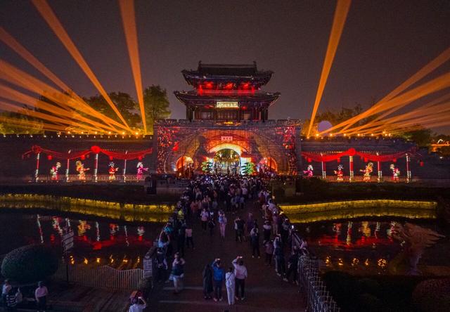 全城入戏 · 一秀倾城 | 月下古城演艺纷呈，灯火阑珊处醉台城