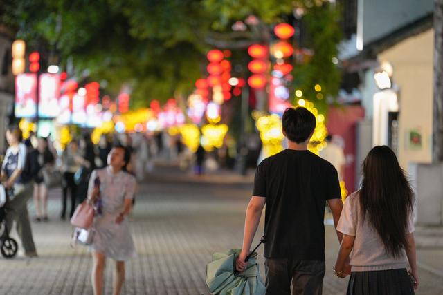 江苏无锡：京杭大运河秋日夜景美如画