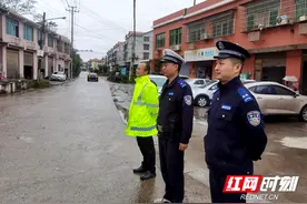 大祥区板桥乡：交通劝导“小叮嘱”筑牢平安“大防线”图片