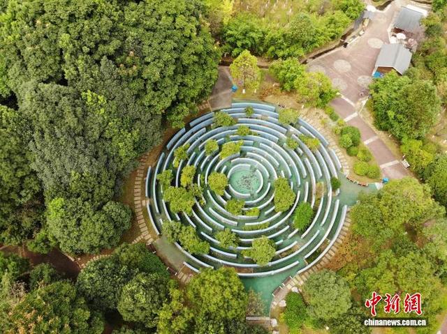 贵阳观山湖公园：风光旖旎生态美 秋色渐浓引客来