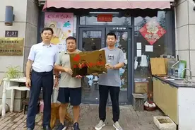 “清凉”休息点 ，民生大关怀 ：山东省人大代表在福山打造一处环卫工人休息点图片