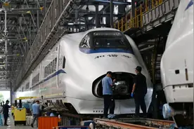 图片新闻｜重庆北动车运用车间开启暑运保障 为旅客打造“清凉车厢”图片