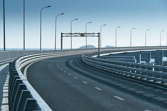 120救护车患者高架坠桥身亡，生前要求下车小便...法院判了！