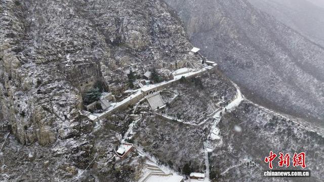 河北峰峰：初雪漫洒 冬色如画