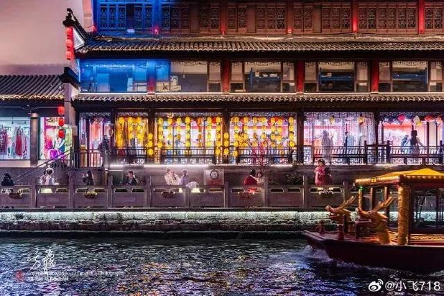 白天是南京，夜晚是金陵