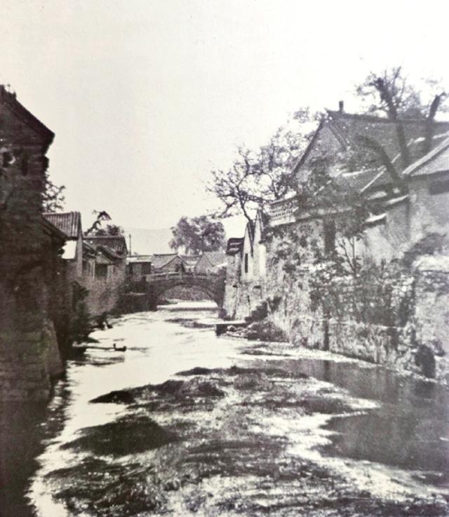 我心中的雨巷与泉水相连
