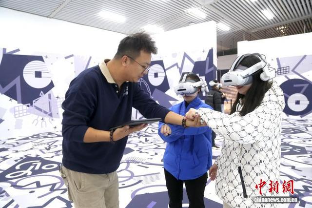 青海首个南极主题沉浸式体验展西宁开展