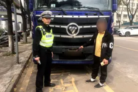 佛山：为躲避电子警察抓拍，一货车竟“自动翻牌”图片