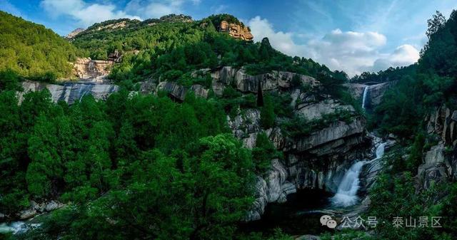 泰山雨霁：云雾织仙境，霞光染群峰，这泼墨山水里藏着夏日最治愈的奔赴