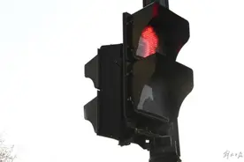 浙江69岁老人组摩托车队，9人隧道内飙车致1人死亡图片