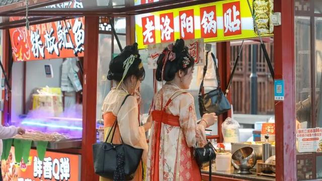 天呐，洛阳的这份「反差感」，绝了！