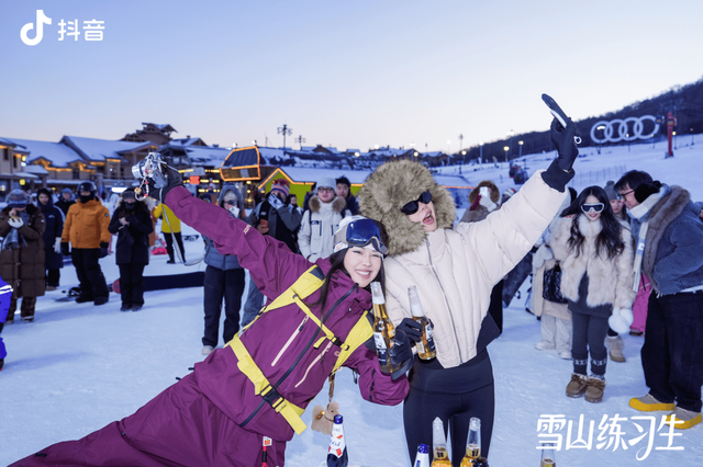 「雪山练习生」长白山开营，这届年轻人正在把雪场玩成秀场