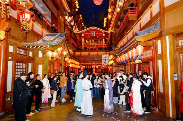 与诗同行，再游长安，长安十二时辰主题街区文化体验再升级