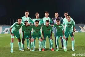 国足1比2不敌香港队，还吃3张红牌图片