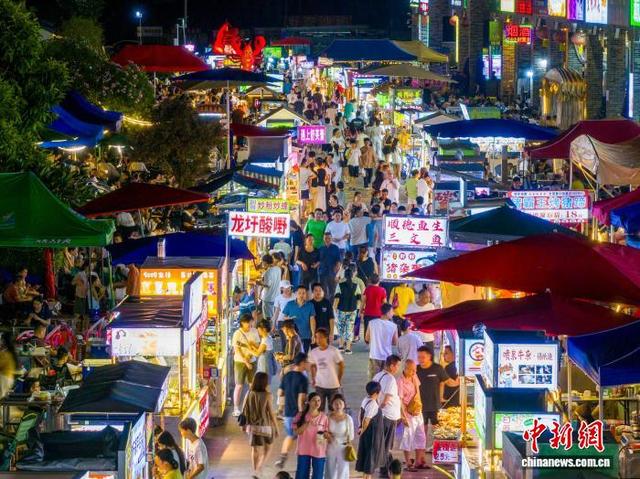 广西梧州：“烟火气”点燃夜市经济